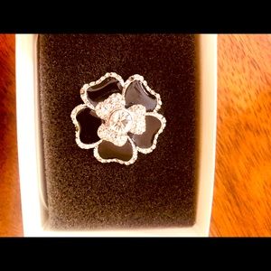 Beautiful Black & Silver Flower Ring